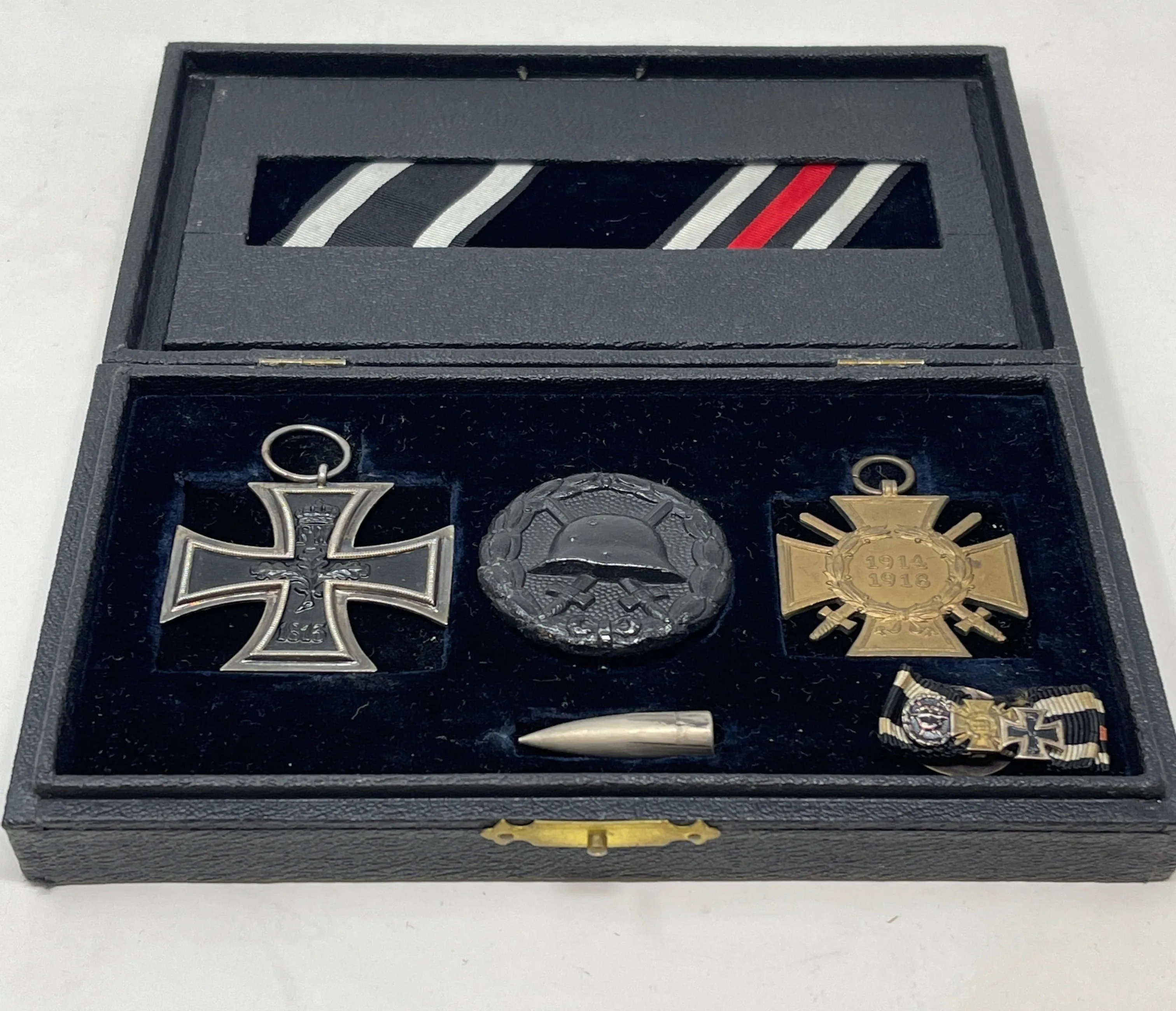 Case Containing Iron Cross Wound Badge 1914-18 Cross