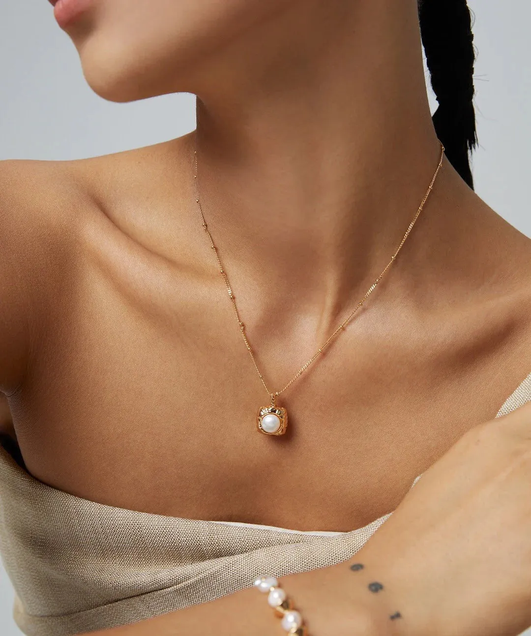 Evelina - Vintage Large Pearl Pendant with Gold Chain Necklace