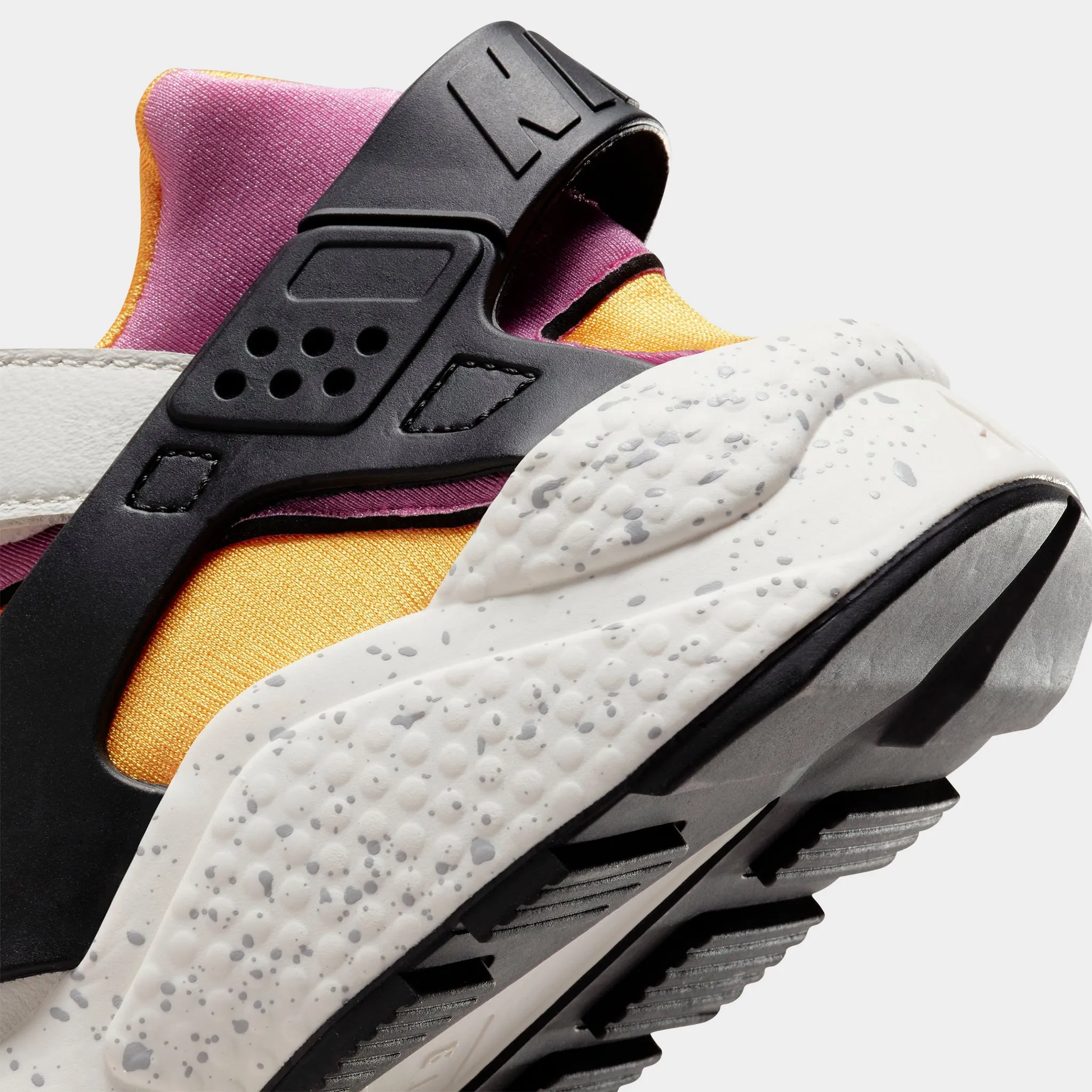 Nike Air Huarache Light Bone / Lethal Pink - University Gold