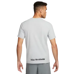 Nike Dri-Fit UV Hyverse Men's Short-Sleeve Graphic Fitness Top