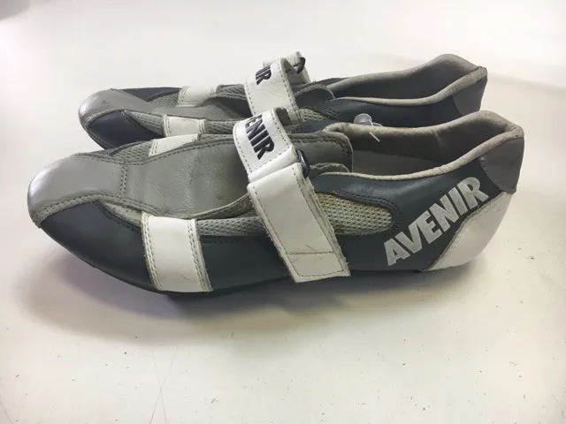 Used Avenir Grey/White Mens 8 Used Biking Shoes